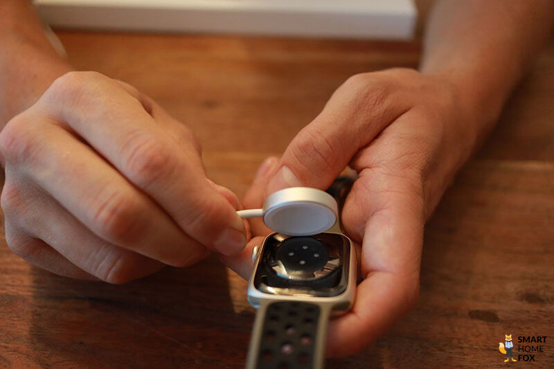 Apple Watch 8 с магнитной зарядной панелью